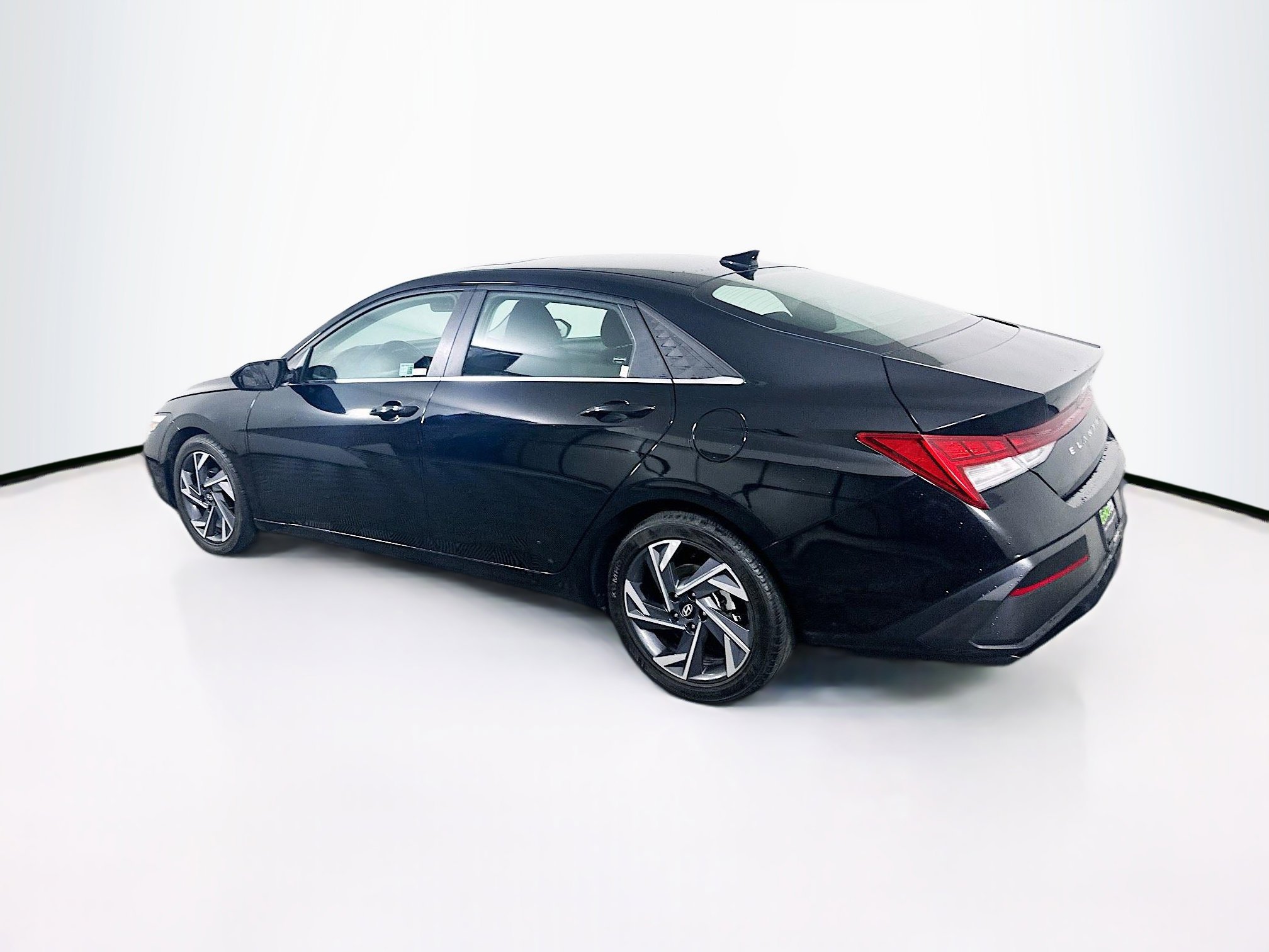 Used 2025 Hyundai Elantra SEL FWD image 5