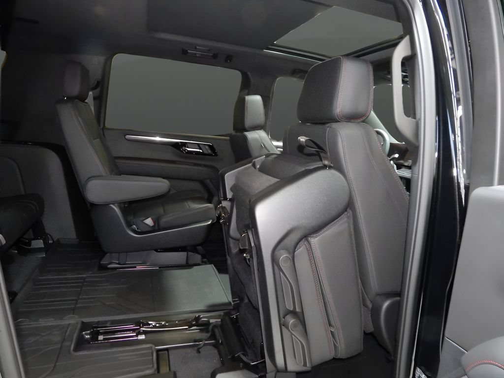 Used 2026 Chevrolet Suburban RST w/ Comfort Package AWD/4WD image 16