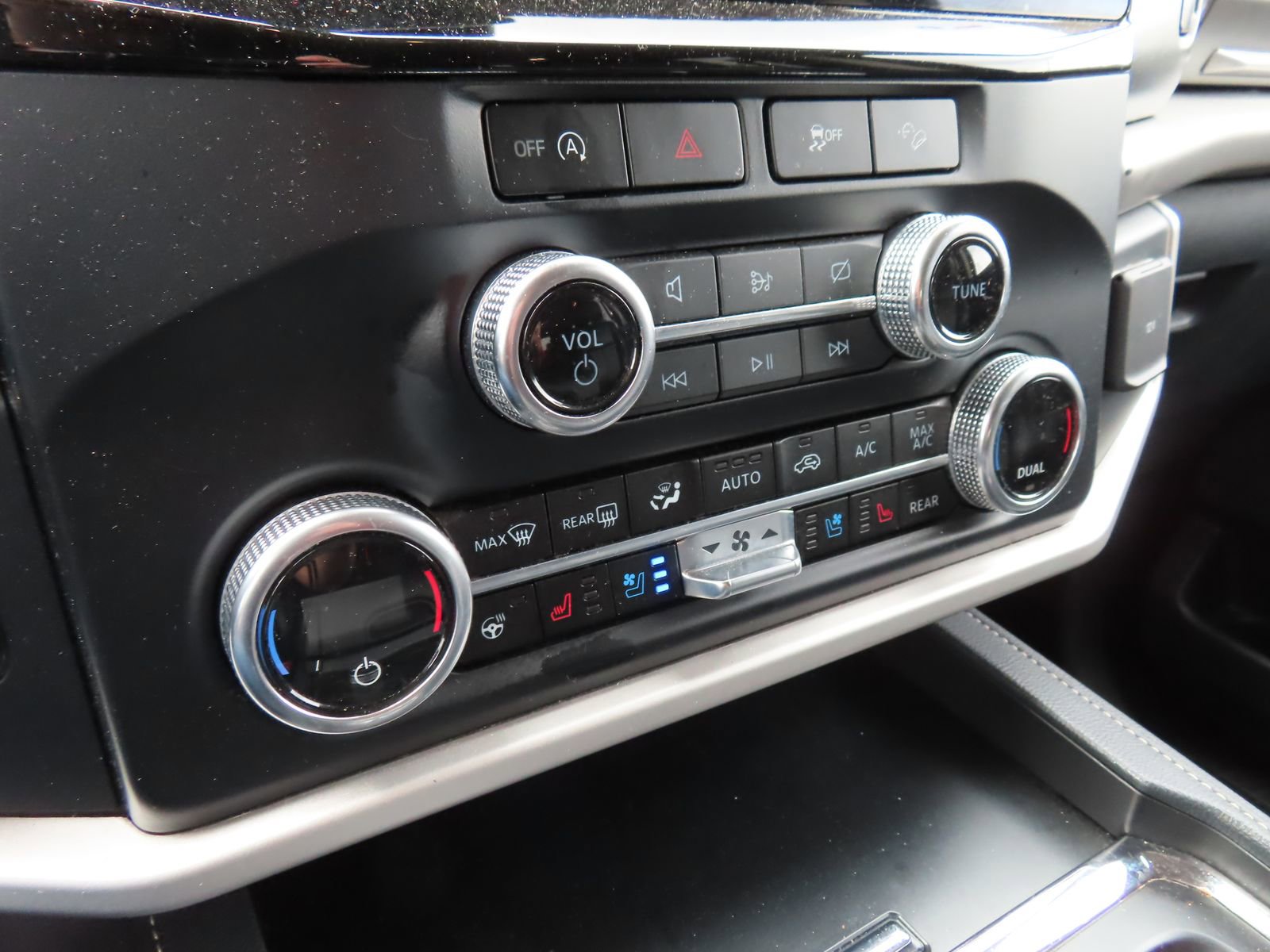 Used 2024 Ford Expedition XLT AWD/4WD image 25