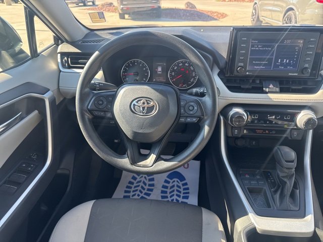 Used 2022 Toyota RAV4 XLE image 16