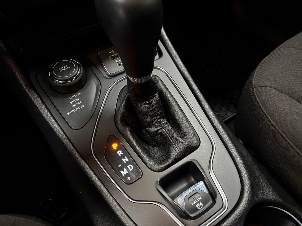 Used 2019 Jeep Cherokee Sport w/ Cold Weather Group image 23