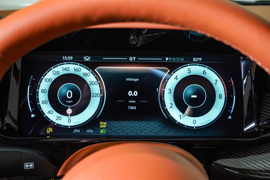 Used 2026 Aston Martin Vanquish Convertible RWD image 30