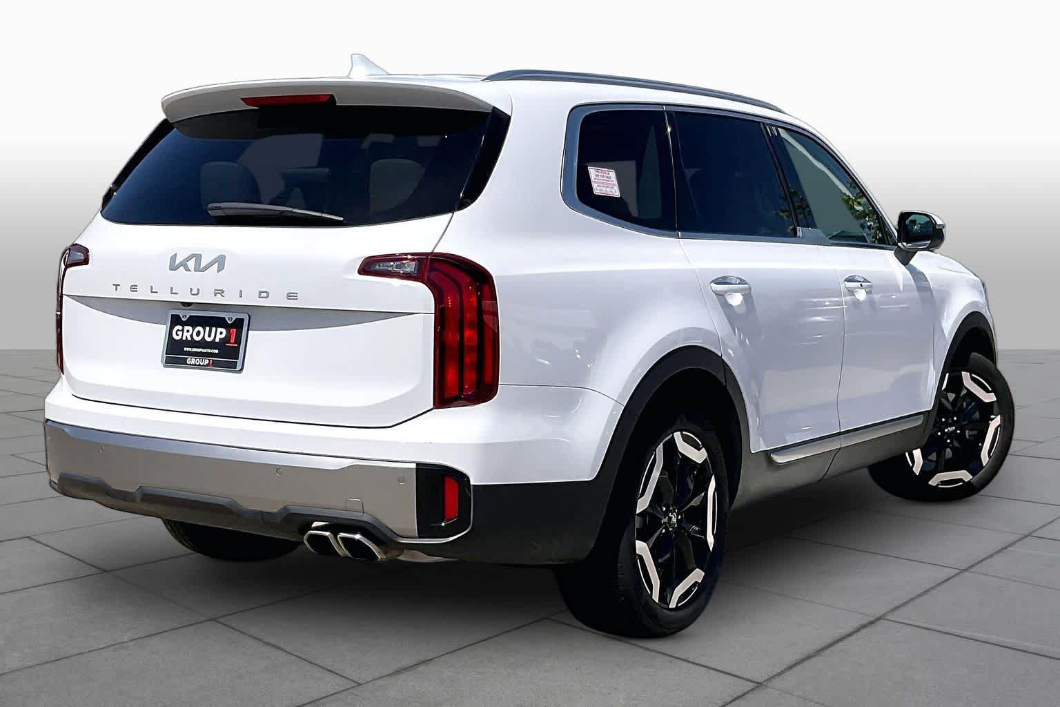Used 2025 Kia Telluride S FWD image 11