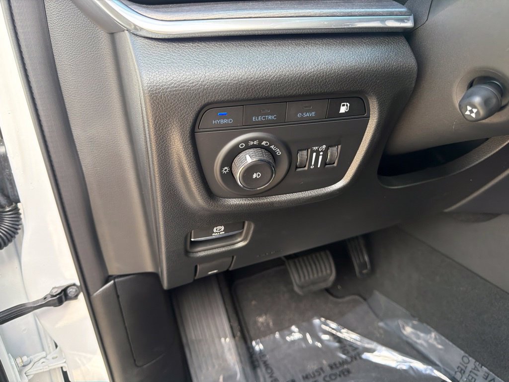 Used 2024 Jeep Grand Cherokee Overland w/ Trailer Tow Package AWD/4WD image 21