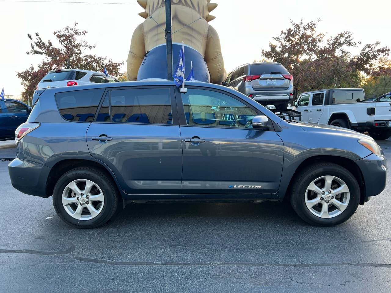 Used 2014 Toyota RAV4 EV image 7