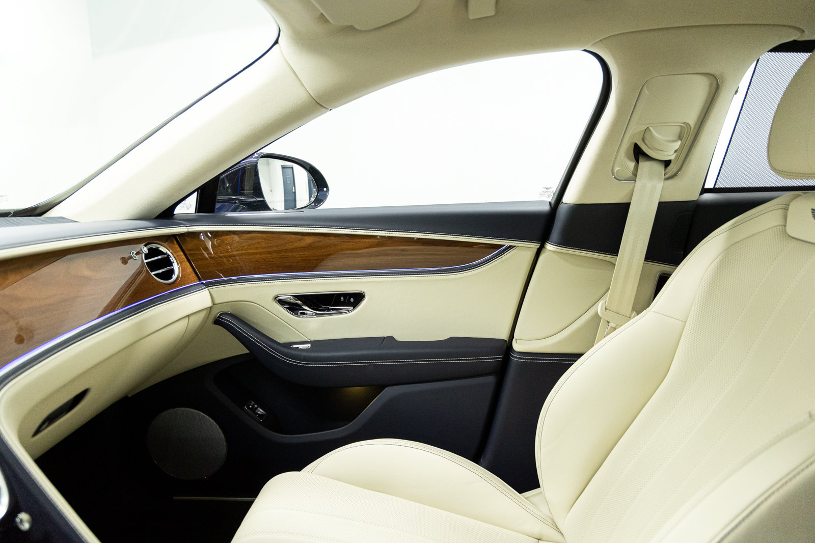 Certified 2026 Bentley Flying Spur V8 AWD/4WD image 36