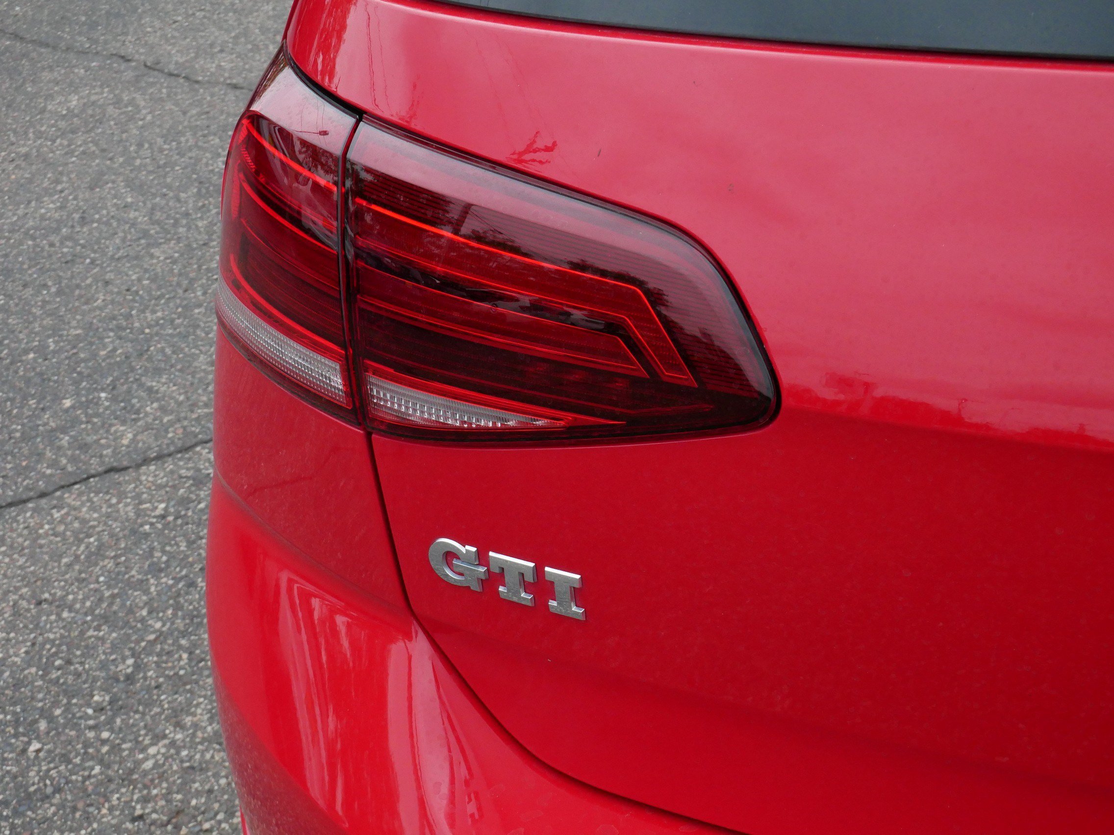Used 2018 Volkswagen GTI SE FWD image 17