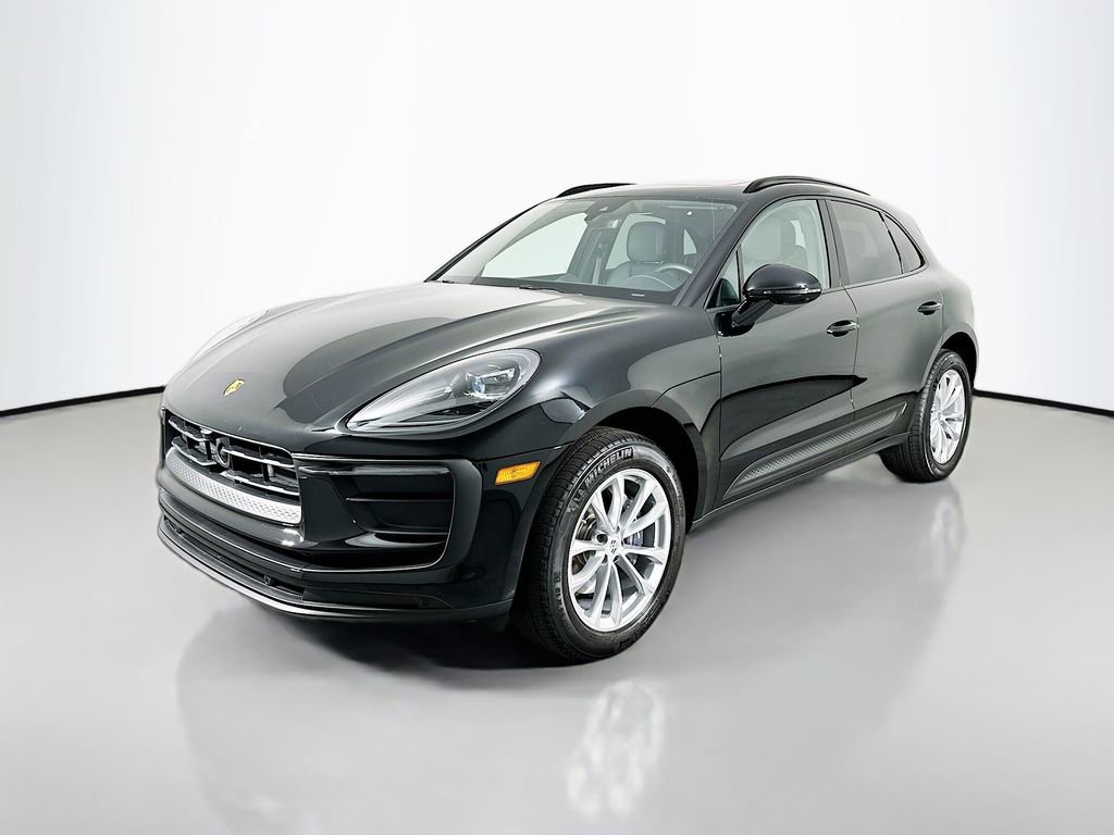 Used 2025 Porsche Macan image 1