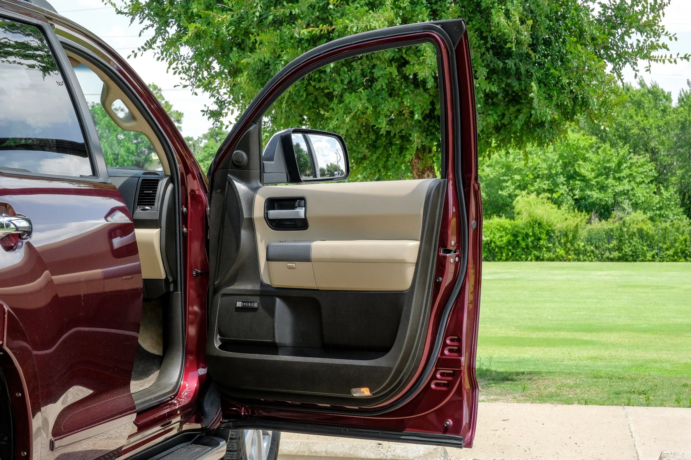 Used 2011 Toyota Sequoia Limited RWD image 37