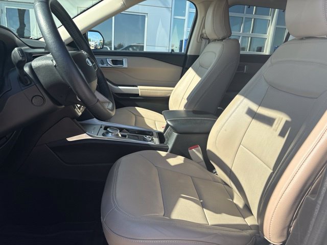 Used 2023 Ford Explorer Limited w/ Equipment Group 301A AWD/4WD image 12