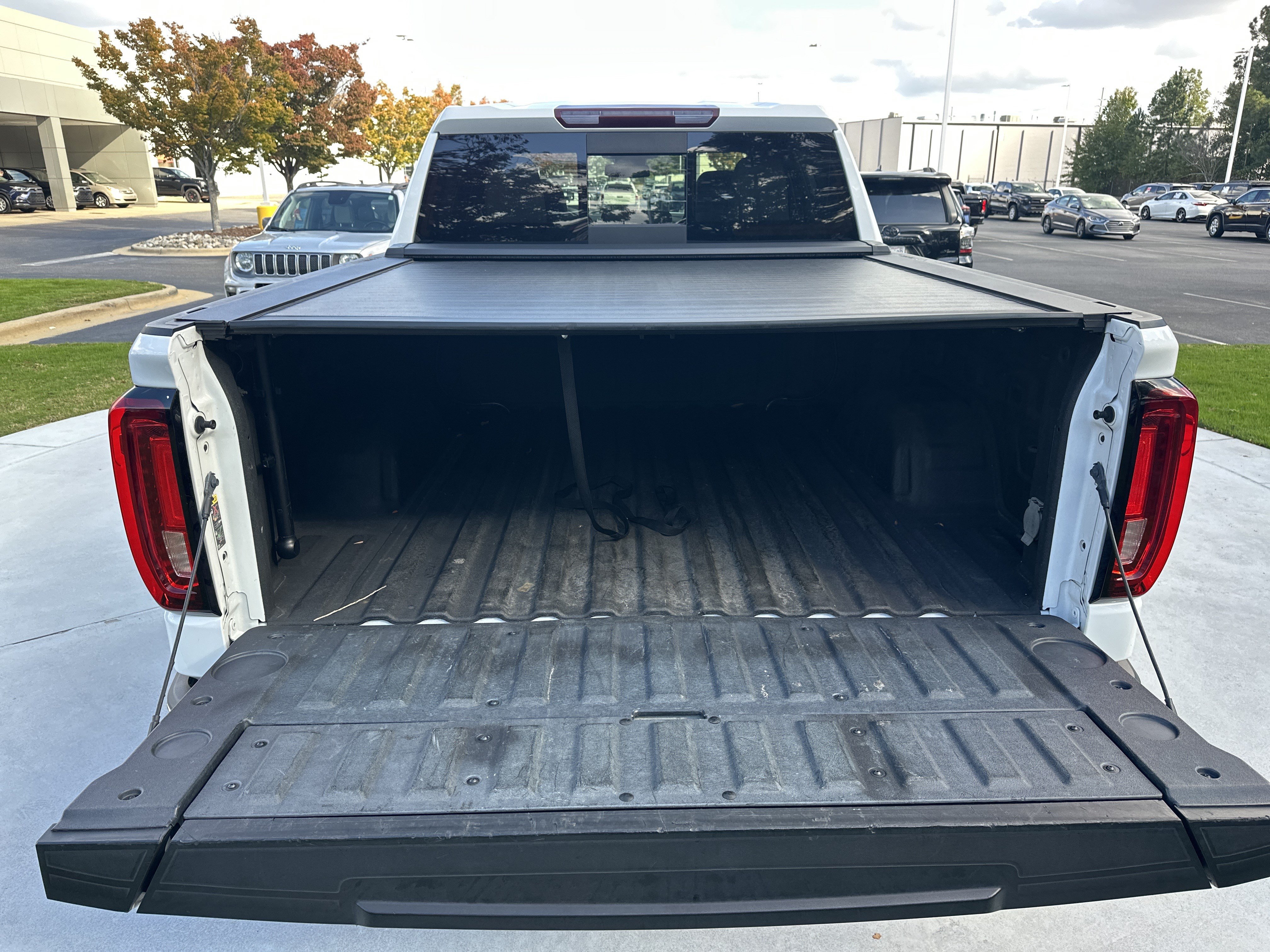 Used 2022 GMC Sierra 1500 SLT w/ SLT Premium Plus Package AWD/4WD image 32