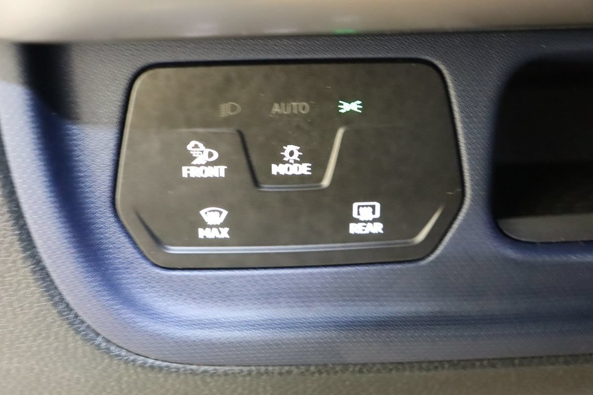 Used 2025 Volkswagen ID. Buzz Pro S RWD image 38