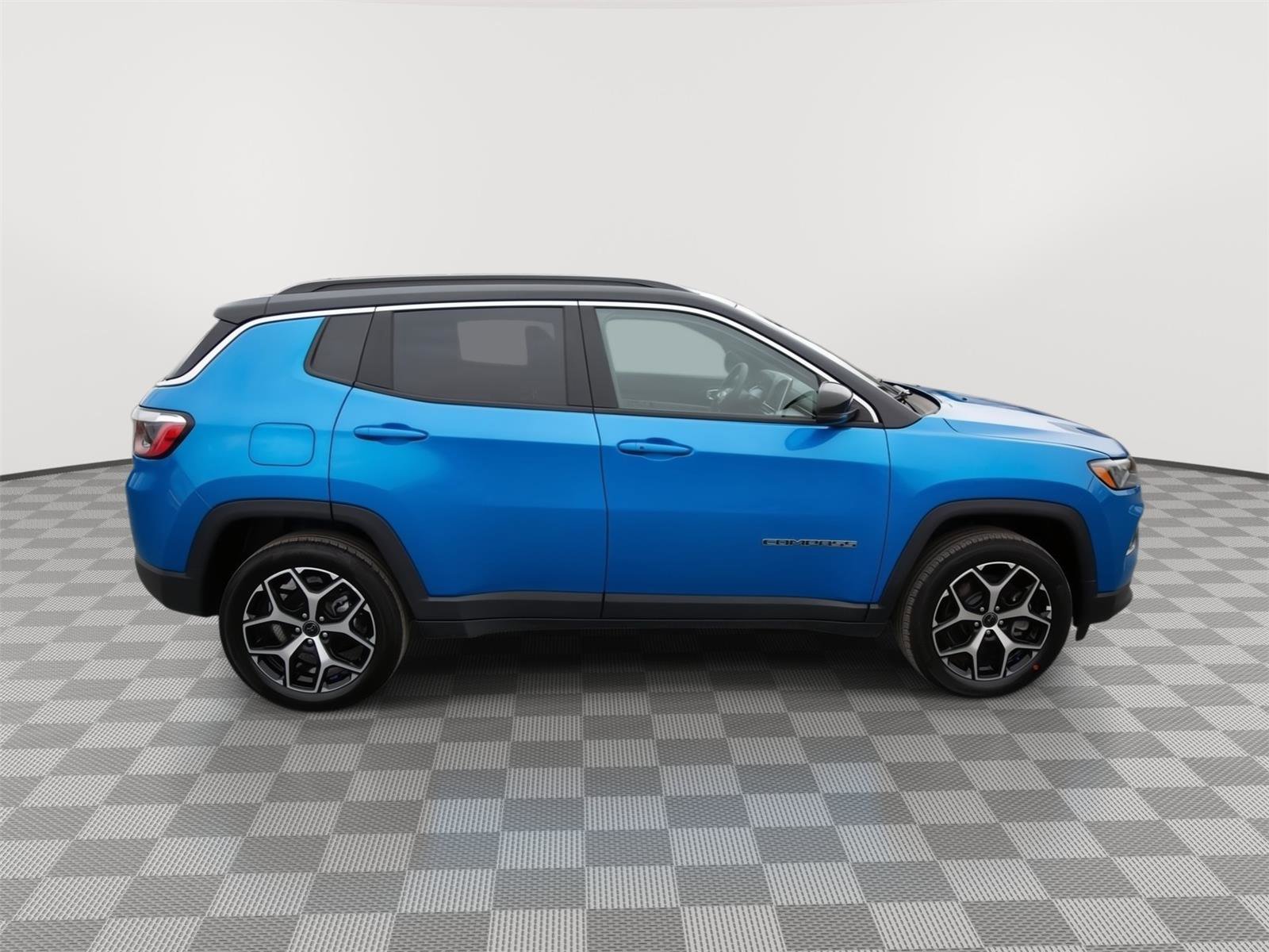 Used 2025 Jeep Compass Limited image 4