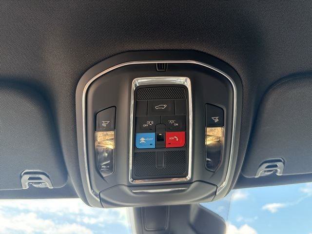 Used 2024 Jeep Wagoneer Series II w/ Flexible Seating Group image 7