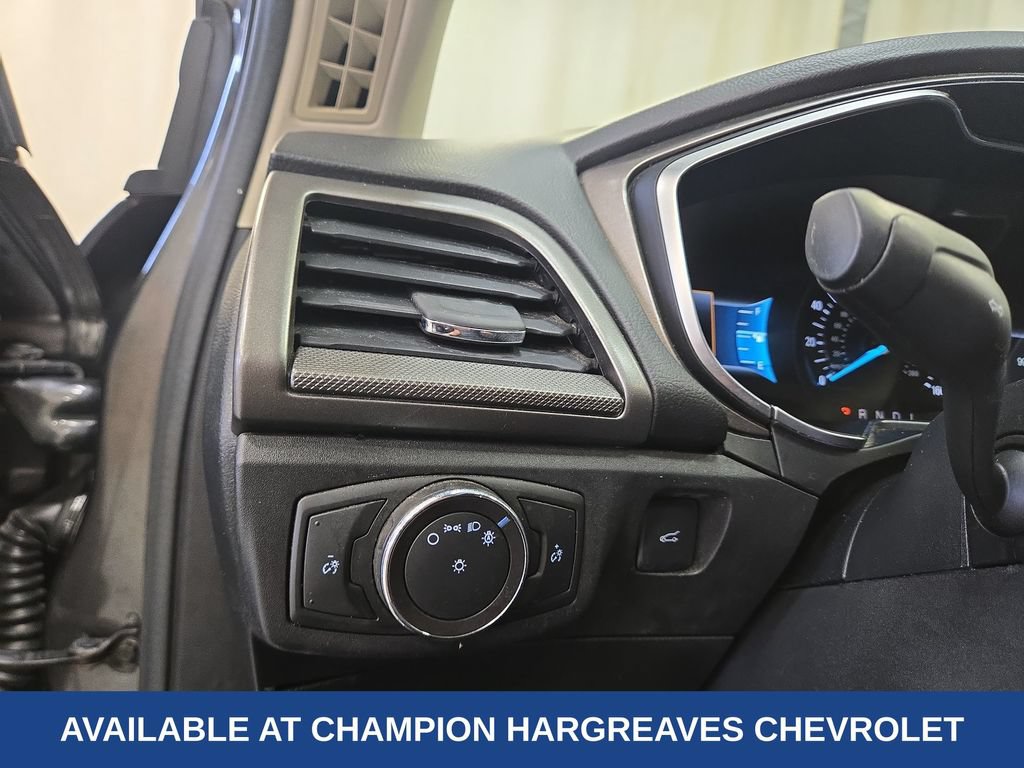 Used 2017 Ford Fusion SE w/ Fusion SE Technology Package FWD image 23