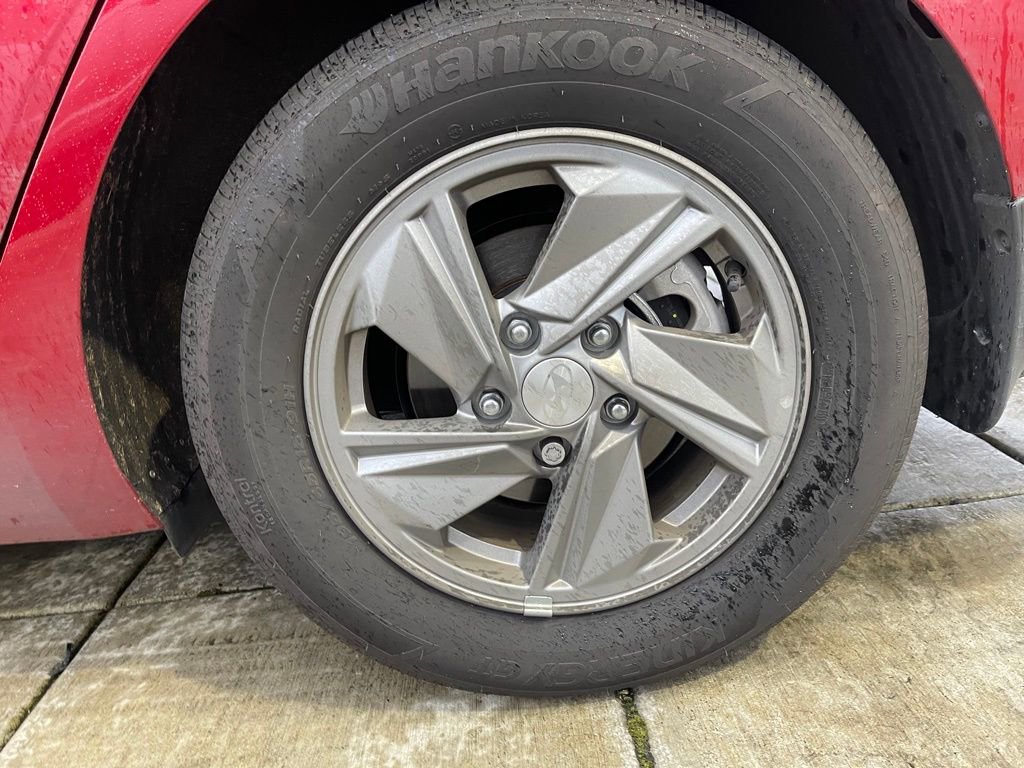 Certified 2025 Hyundai Elantra SE image 10