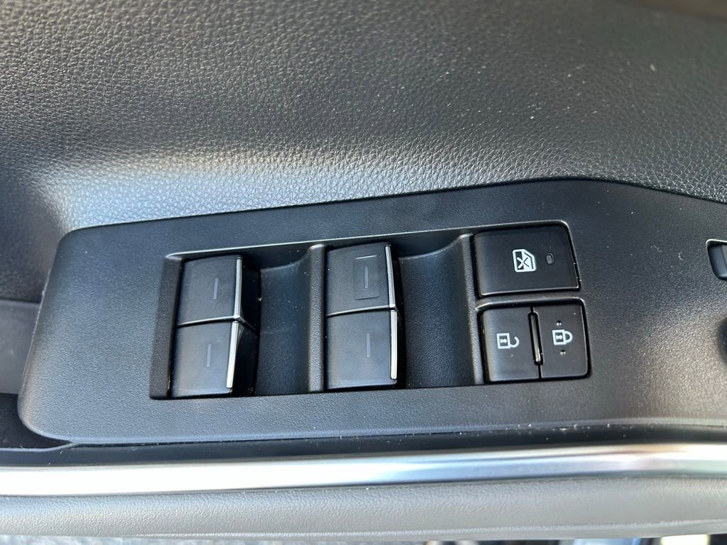 Used 2023 Toyota Highlander Limited AWD/4WD image 18