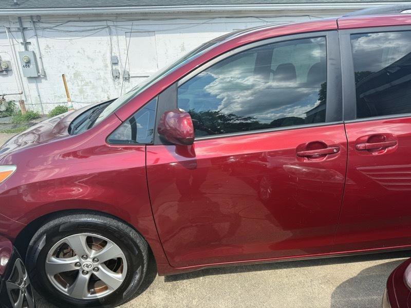 Used 2012 Toyota Sienna LE FWD image 16