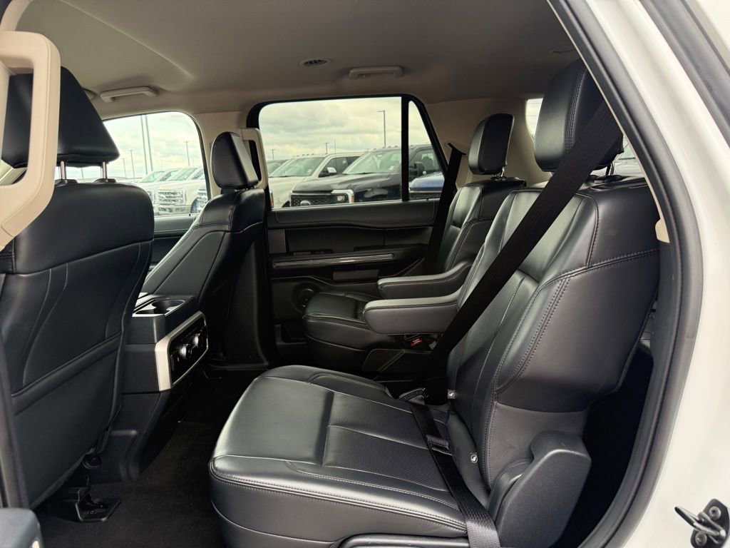 Used 2024 Ford Expedition XLT image 7