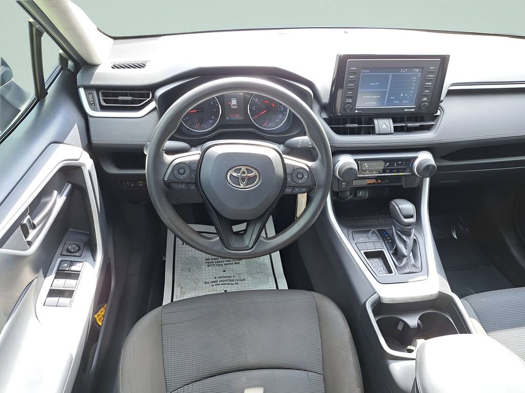 Used 2021 Toyota RAV4 LE image 11