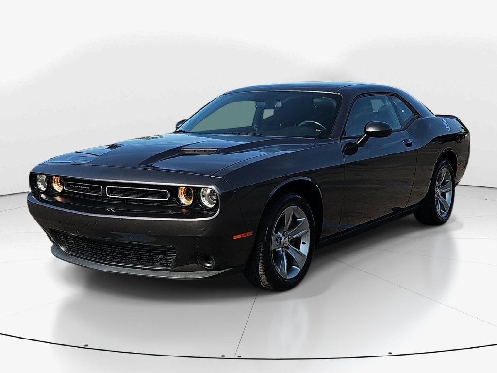 Used 2019 Dodge Challenger SXT RWD image 11