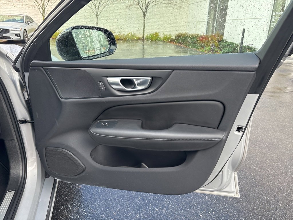 Certified 2025 Volvo S60 B5 Core image 34