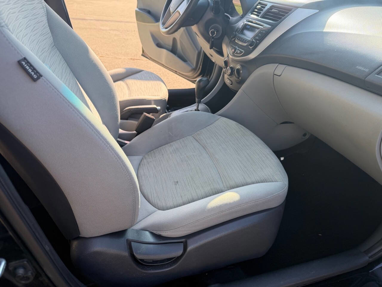 Used 2016 Hyundai Accent SE image 15