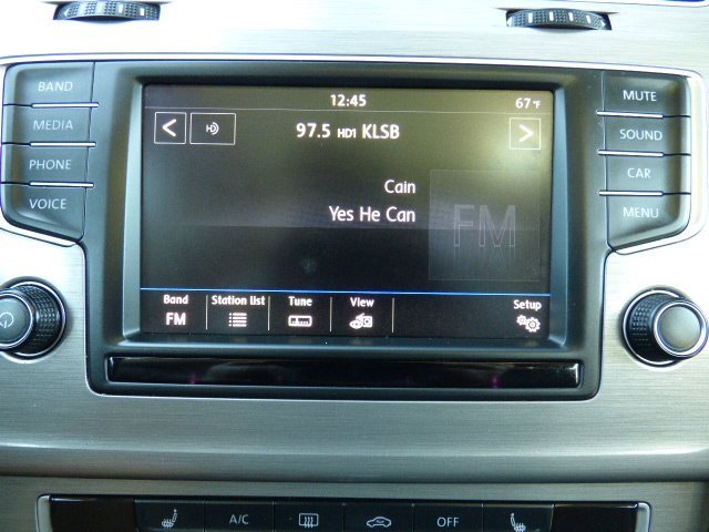 Used 2017 Volkswagen Golf SE image 12