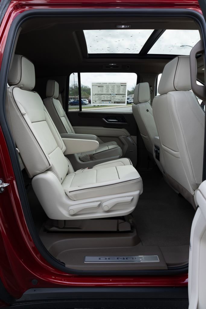 New 2026 GMC Yukon XL Denali w/ Sun & Power Step Package AWD/4WD image 27