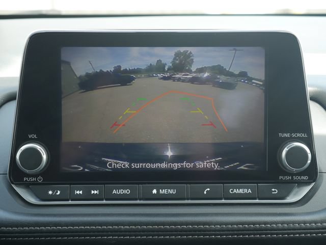 Used 2024 Nissan Rogue SV FWD image 3
