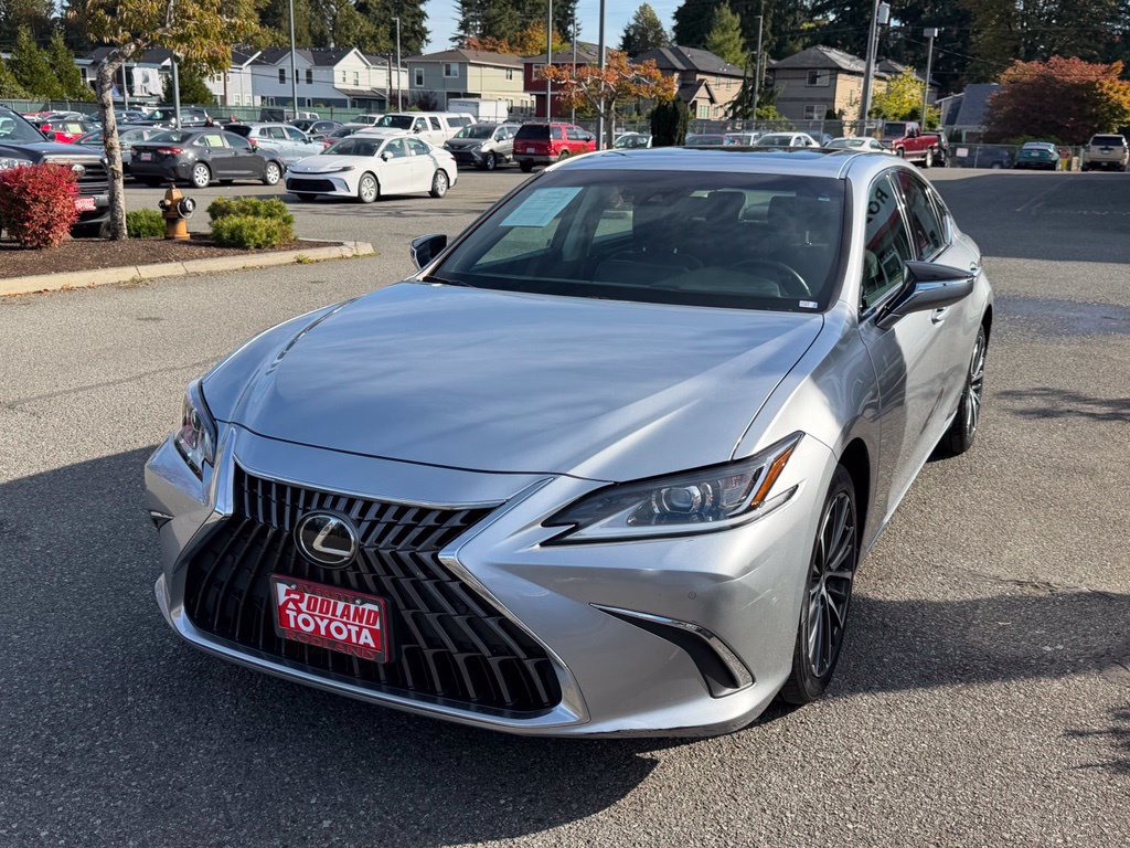 Used 2023 Lexus ES 250 w/ Premium Package AWD/4WD image 4