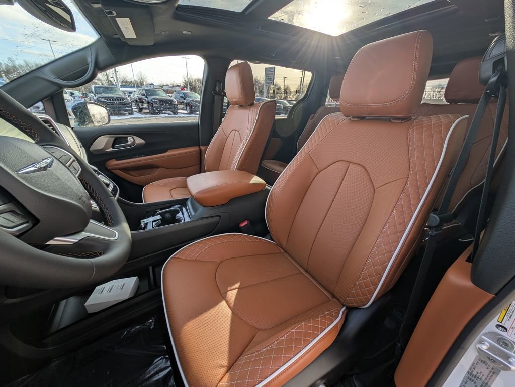 New 2026 Chrysler Pacifica Pinnacle w/ Trailer Tow Group image 15