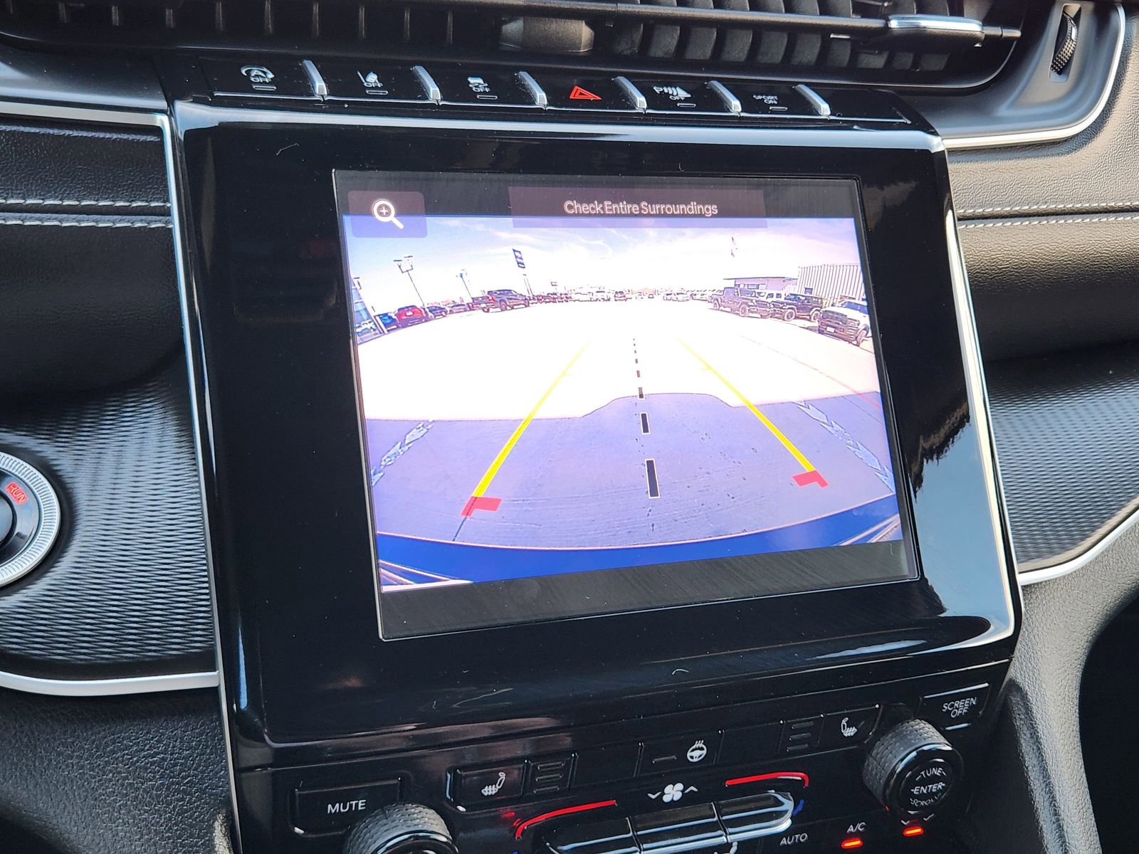 Used 2025 Jeep Grand Cherokee Laredo w/ Luxury Tech Group I image 18