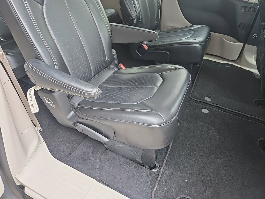 Used 2024 Chrysler Pacifica Touring-L image 70