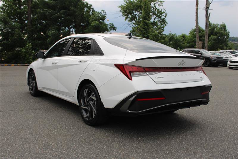 Used 2025 Hyundai Elantra SEL FWD image 4