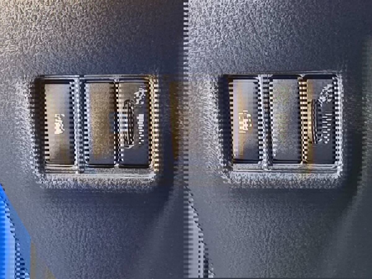 Used 2020 Toyota C-HR Limited FWD image 47