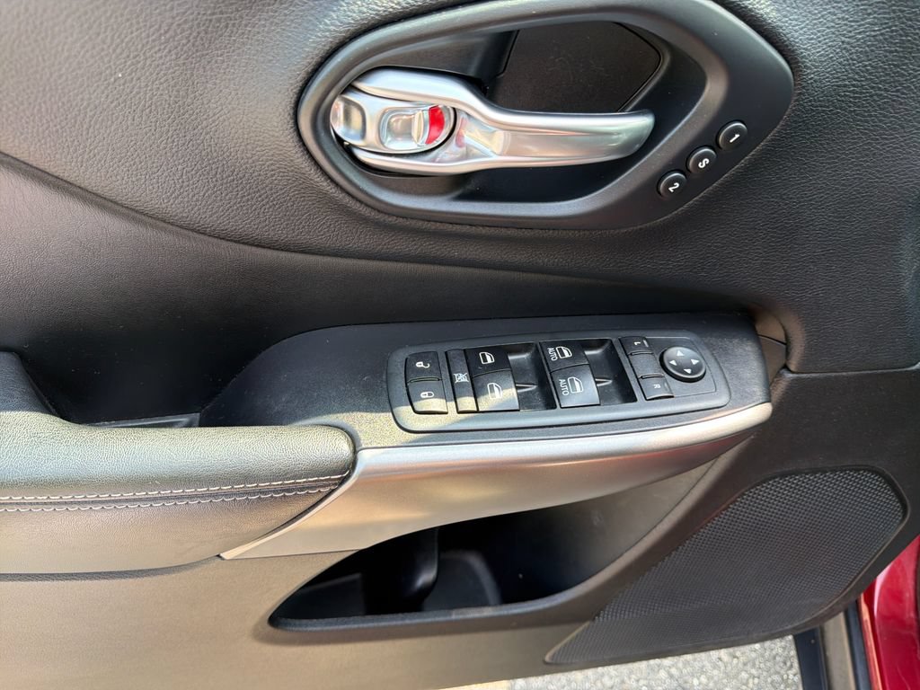 Used 2020 Jeep Cherokee Limited AWD/4WD image 13