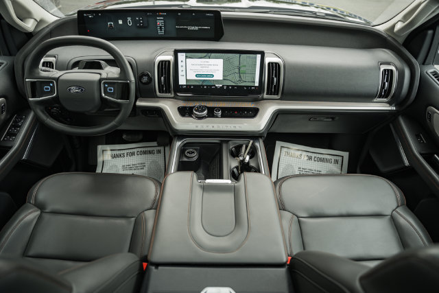 Used 2025 Ford Expedition Active AWD/4WD image 31