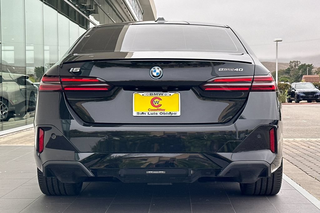 Used 2024 BMW i5 eDrive40i w/ Executive Package RWD image 4