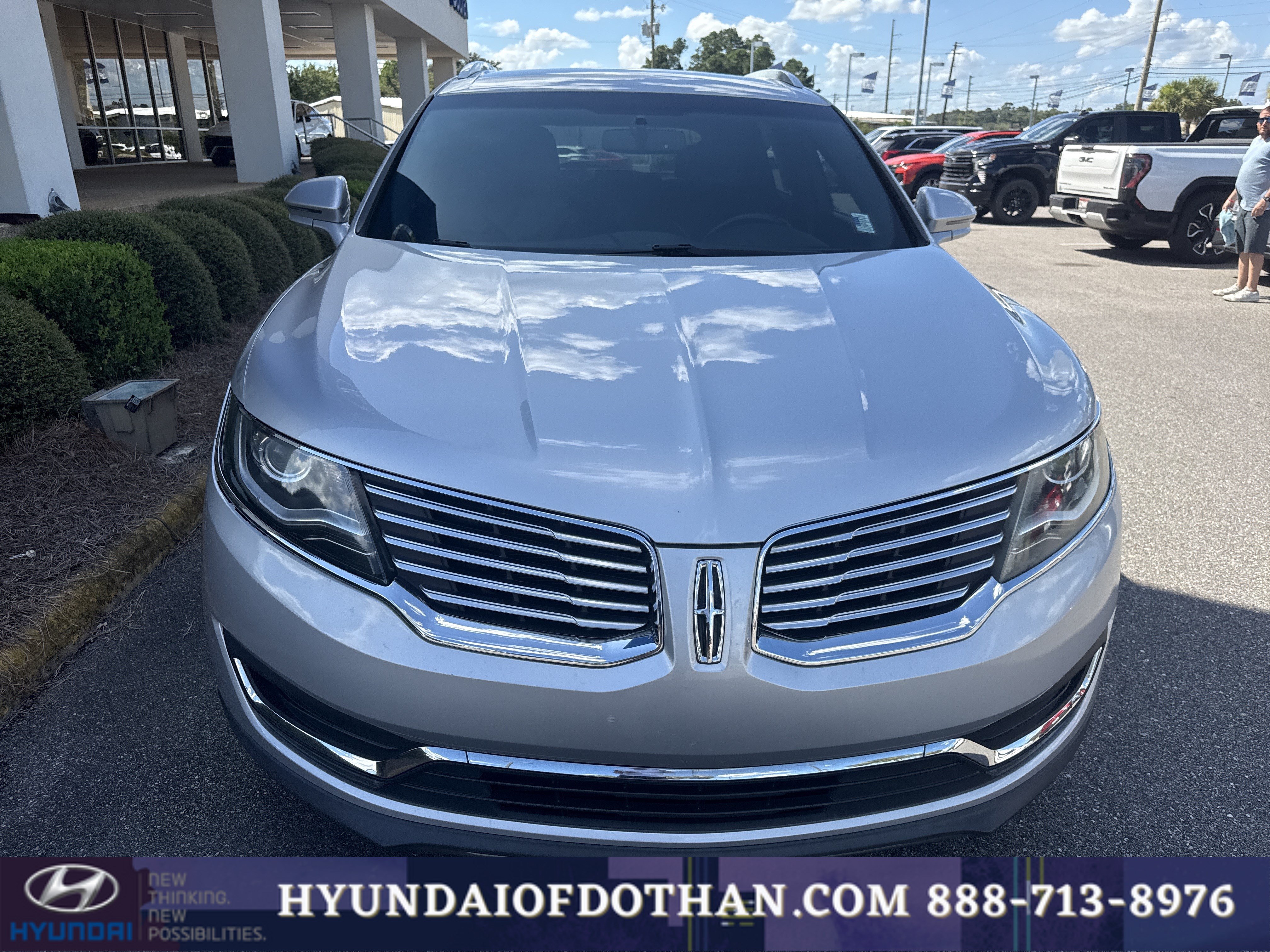 Used 2018 Lincoln MKX Select w/ Select Plus Package FWD image 6