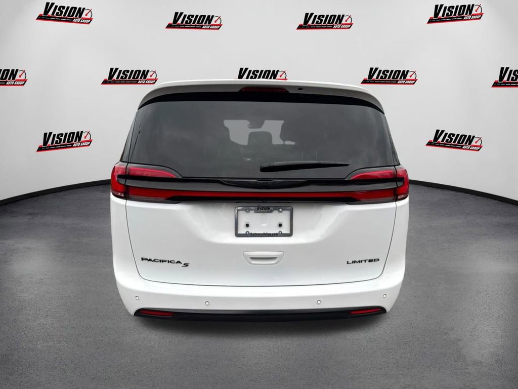 Used 2024 Chrysler Pacifica Limited w/ S Appearance Package image 6