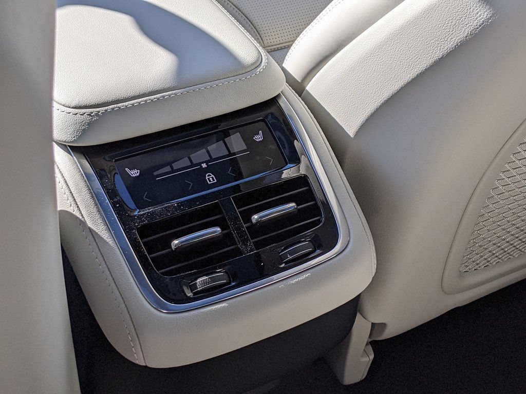New 2026 Volvo XC90 B6 Ultra w/ Protection Package Premier AWD/4WD image 24