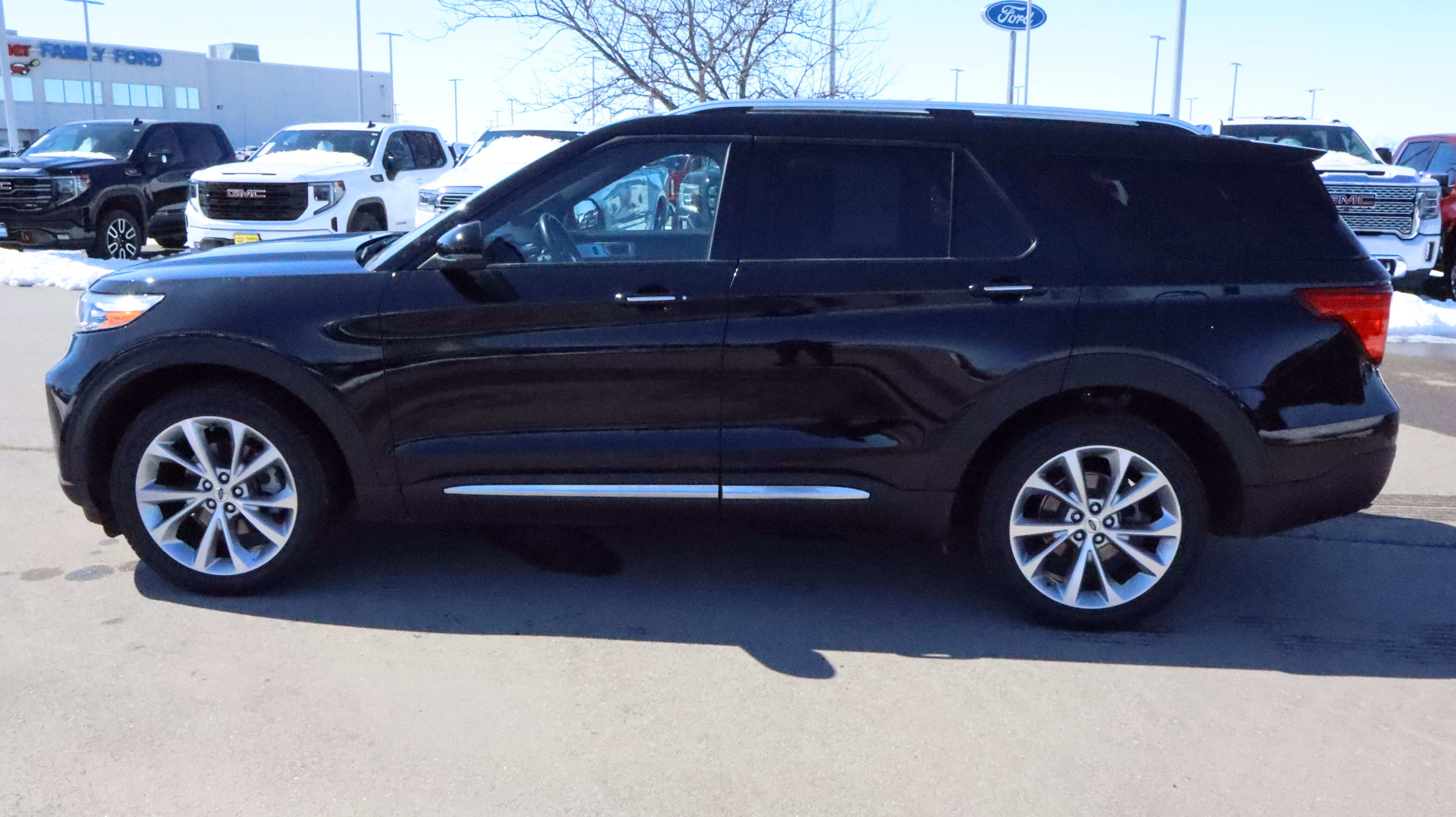 Used 2021 Ford Explorer Platinum w/ Equipment Group 601A image 4