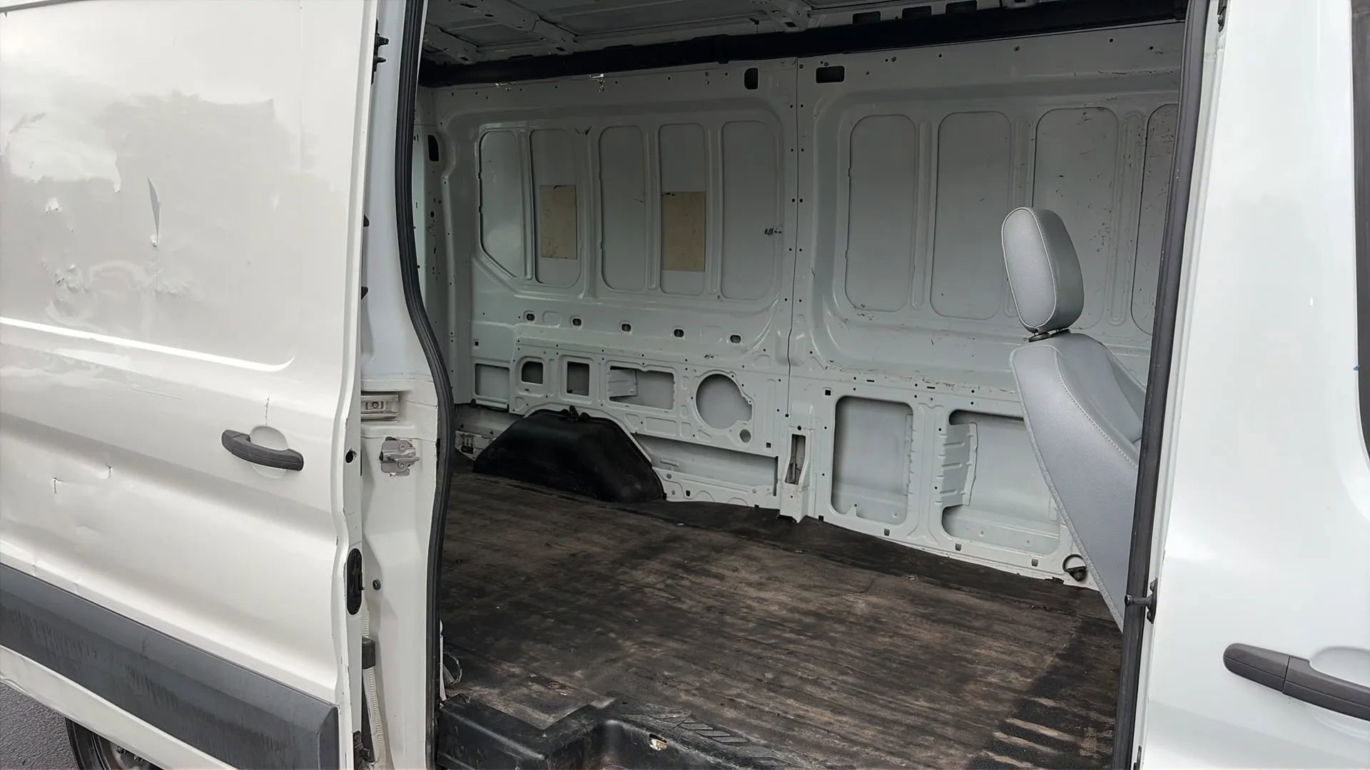 Used 2015 Ford Transit 350 148 Medium Roof image 18