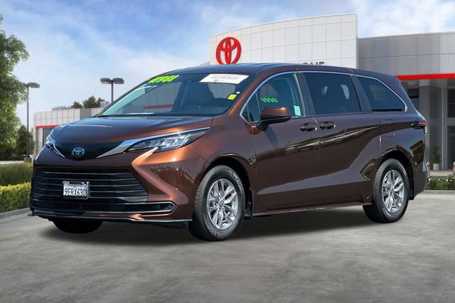 Used 2023 Toyota Sienna LE FWD image 10