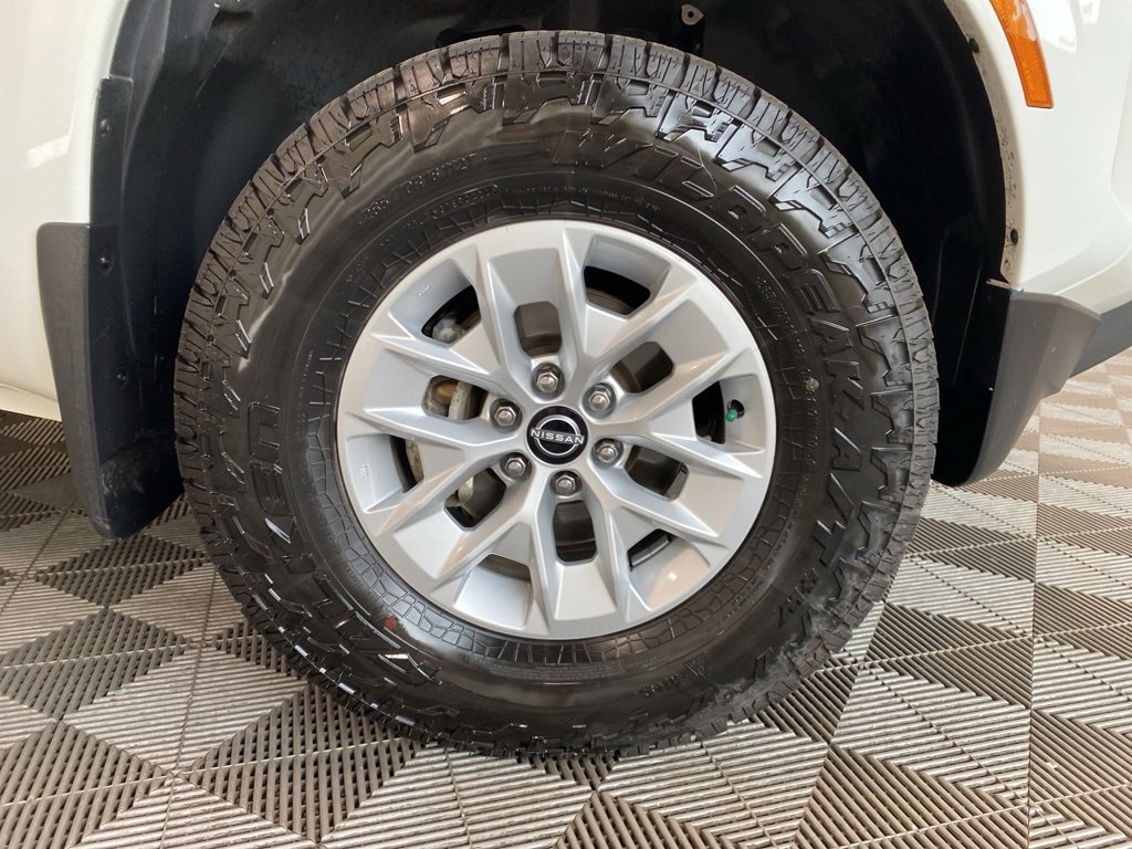 Used 2024 Nissan Frontier SV image 22