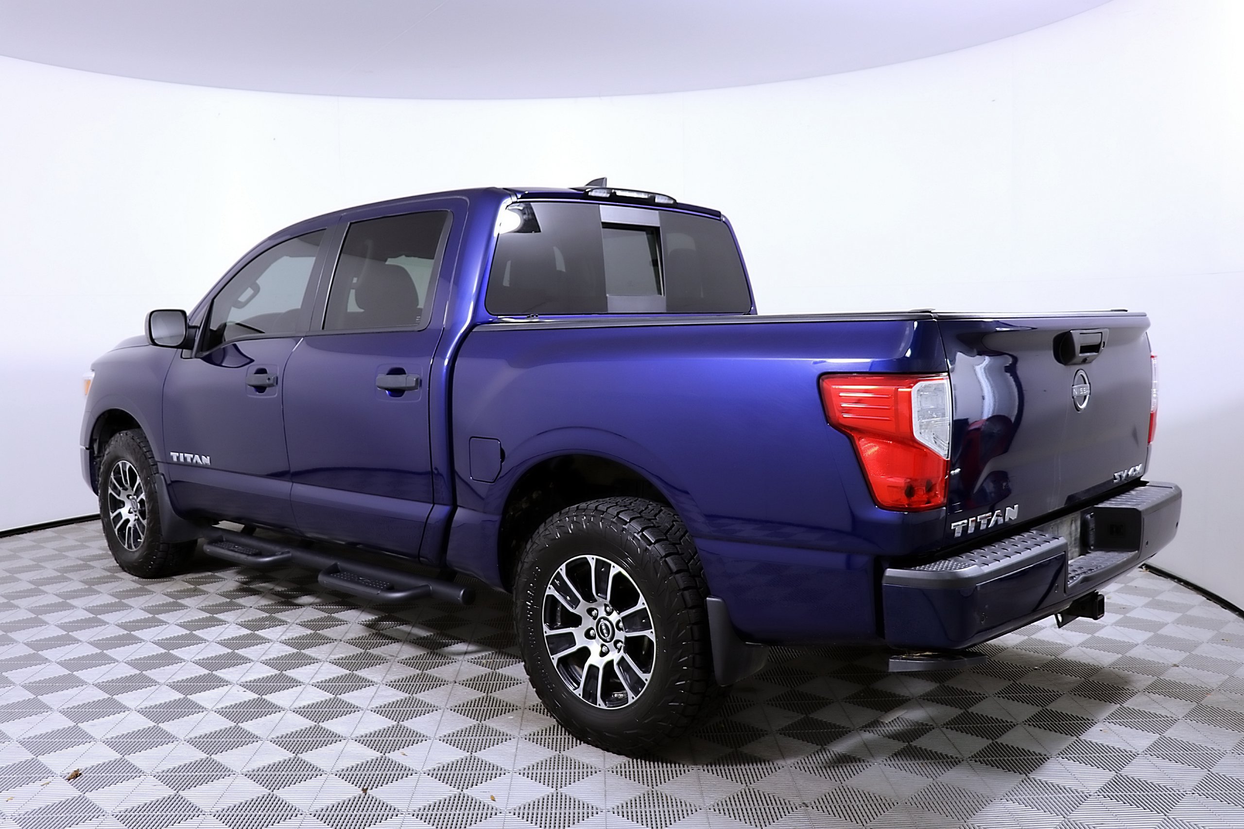Used 2024 Nissan Titan SV w/ Accessory Utility Package AWD/4WD image 9
