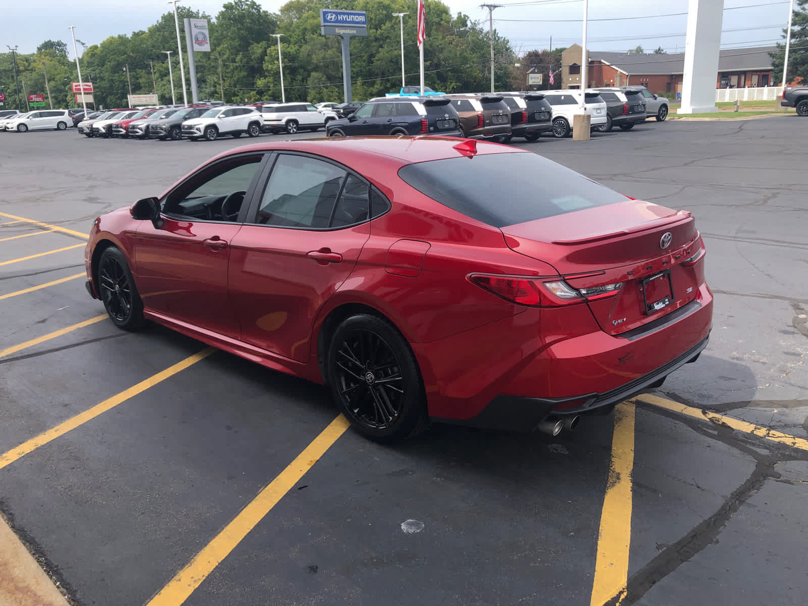 Used 2025 Toyota Camry SE w/ Multimedia Upgrade Package FWD image 6