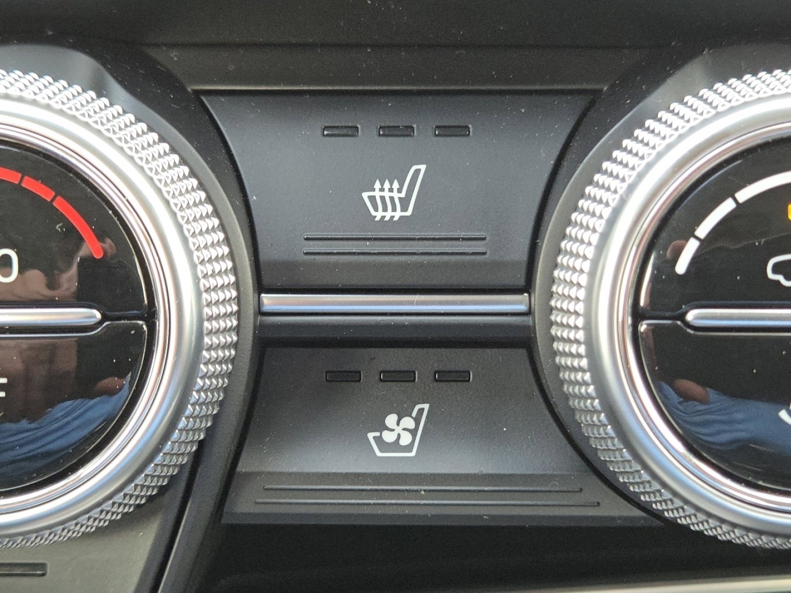 Used 2020 Genesis G70 3.3T w/ Prestige Package image 8