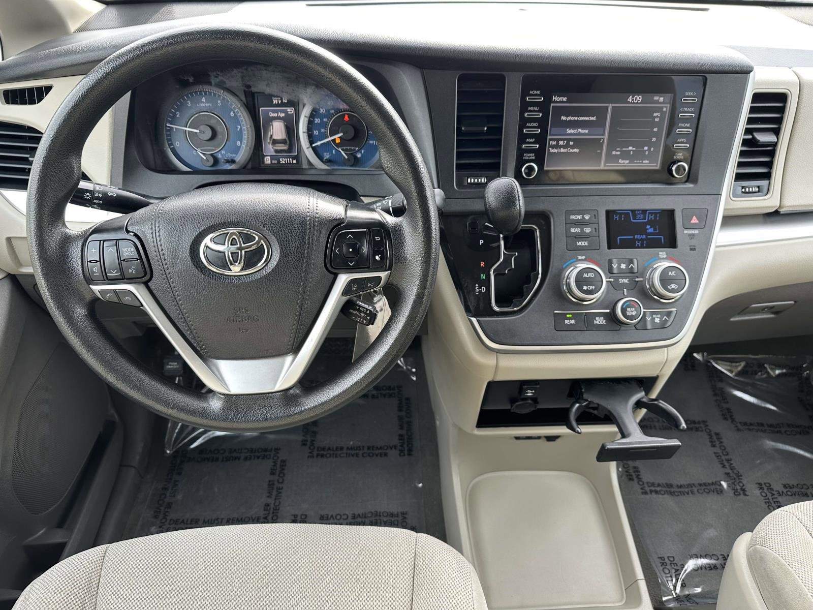 Used 2020 Toyota Sienna L image 8